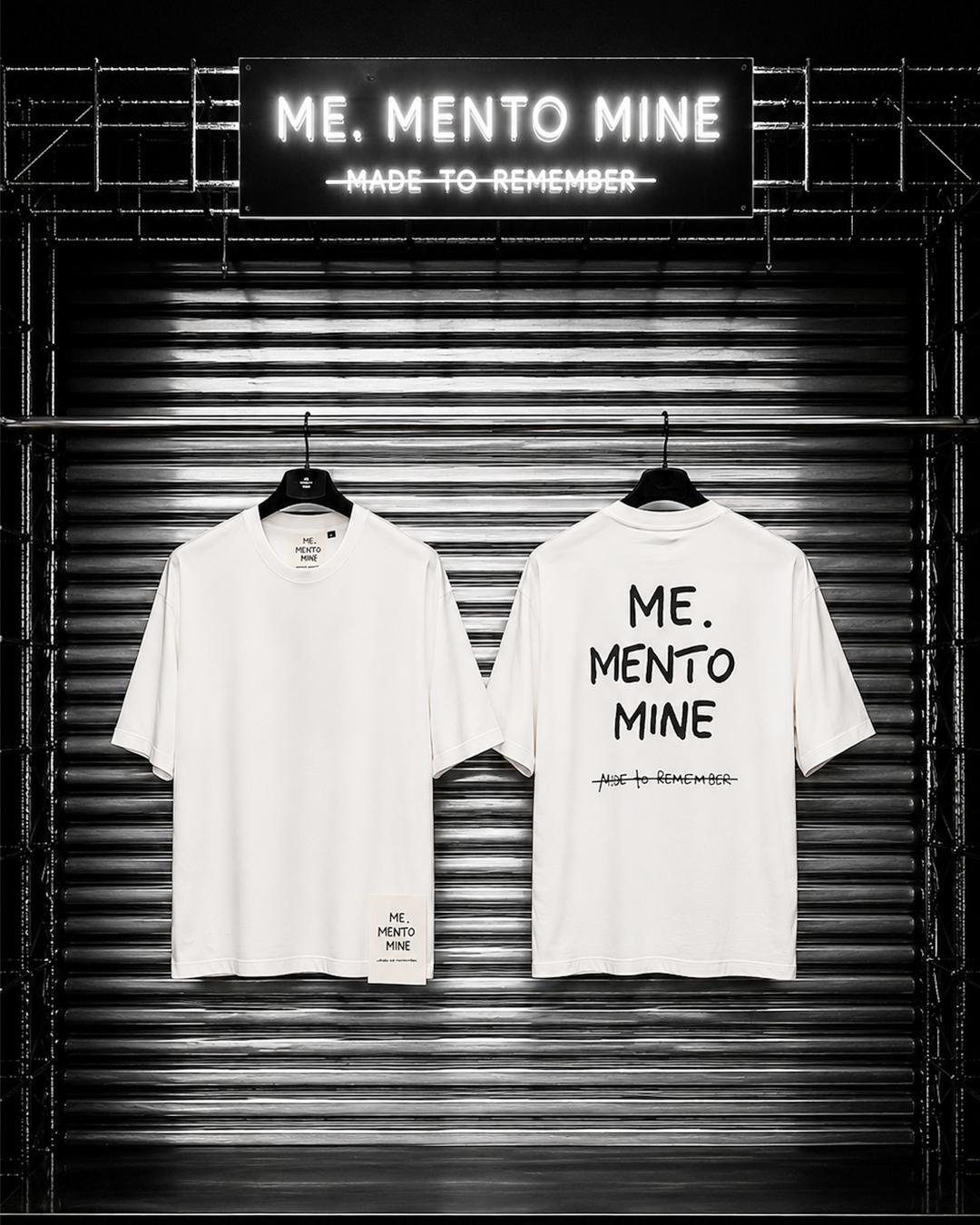 T-shirt Me.Mento Mine bianca fronte neutro con etichetta - retro logo grande nero
